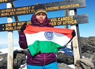 अमिता श्रीवास ने अफ्रीका की सबसे ऊंची चोटी से दिया ’गढ़बो नवा छत्तीसगढ़’ का संदेश अमिता श्रीवास ने अफ्रीका की सबसे ऊंची चोटी से दिया ’गढ़बो नवा छत्तीसगढ़’ का संदेश