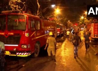 कोलकाता में आग से 9 की मौत होने पर PM व् राष्ट्रपति ने की वेदनाएं व्यक्त कोलकाता में आग से 9 की मौत होने पर PM व् राष्ट्रपति ने की वेदनाएं व्यक्त