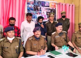 ग्रेटर नोएडा में नई गाड़ियों को चुराने वाले एक गिरोह का पुलिस ने किया पर्दाफाश ग्रेटर नोएडा में नई गाड़ियों को चुराने वाले एक गिरोह का पुलिस ने किया पर्दाफाश