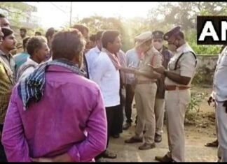 आंध्र प्रदेश के कृष्णा ज़िले में एक सड़क दुर्घटना में 6 की मौत व् 6 लोग हुए घायल आंध्र प्रदेश के कृष्णा ज़िले में एक सड़क दुर्घटना में 6 की मौत व् 6 लोग हुए घायल