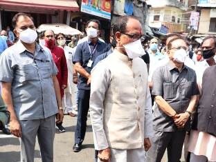 हर किसी को बचना है व् अन्य लोगों को भी बचाना है कोरोना वायरस से -CM चौहान हर किसी को बचना है व् अन्य लोगों को भी बचाना है कोरोना वायरस से -CM चौहान