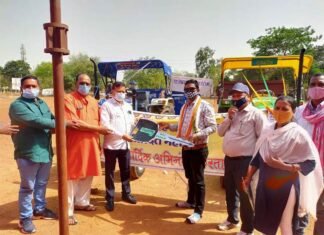 अंत्यावसायी योजना के तहत संसदीय सचिव ने सौंपी ट्रैक्टर ट्राली की चाबी अंत्यावसायी योजना के तहत संसदीय सचिव ने सौंपी ट्रैक्टर ट्राली की चाबी