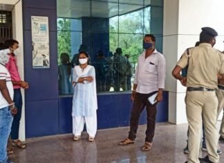 18 अधिकारियों एवं कर्मचारियों के उपर चलानी कार्रवाई मास्क नही पहनने पर 18 अधिकारियों एवं कर्मचारियों के उपर चलानी कार्रवाई मास्क नही पहनने पर