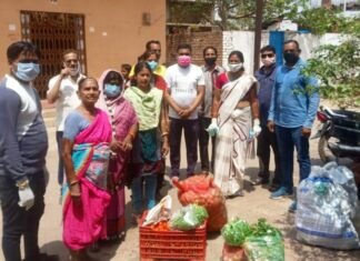जरूरतमंदों के लिए निःशुल्क में पहुँचाई गई राशन एवं अन्य सामाग्री कंटेन्टमेन्ट जोन में जरूरतमंदों के लिए निःशुल्क में पहुँचाई गई राशन एवं अन्य सामाग्री कंटेन्टमेन्ट जोन में