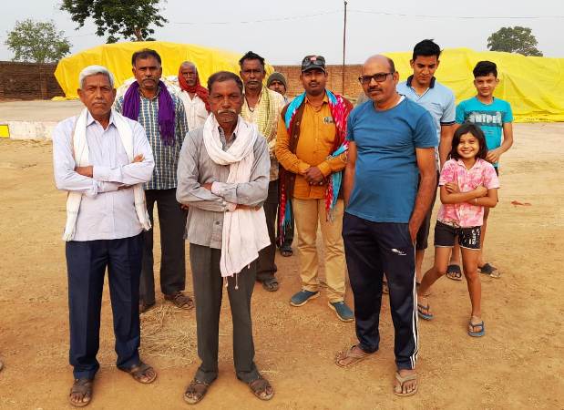 दो दंतैल ने फिंगेश्वर के वार्ड में किया भ्रमण व् सोसायटी में धान को पहुचाया नुकसान