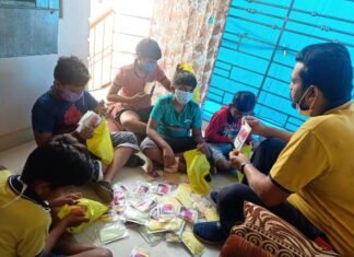हर्बल ग़ुलाल के Product promotion में जुटे हुए है “द इंजॉय ग्रुप” के बच्चे हर्बल ग़ुलाल के Product promotion में जुटे हुए है "द इंजॉय ग्रुप" के बच्चे