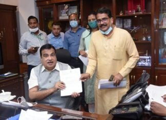 सांंसद साहू केन्द्रीय परिवहन मंत्री गडकरी को विभिन्न विकास कार्यो के लिए सौपा ज्ञापन सांंसद साहू परिवहन मंत्री नीतिन गडकरी को विभिन्न विकास कार्यो के लिए सौपा ज्ञापन