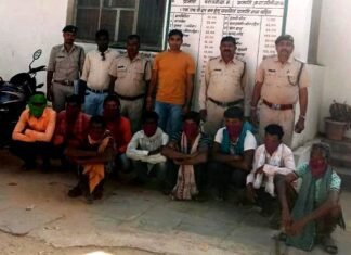 वन विभाग के गश्ती दल ने वन में आग लगा कर शिकार करने वाले 9 लोगों को पकड़ा वन विभाग के गश्ती दल ने वन में आग लगा कर शिकार करने वाले 9 लोगों को पकड़ा