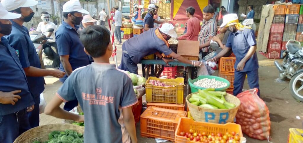 प्रतिबंधित पालिथिन का उपयोग करने वालों पर लगा जुर्माना