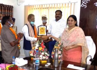 पुलिस विभाग के तीन पुलिस अधिकारी के सेवा-निवृत्ति पर दी गई ससम्मान विदाई पुलिस विभाग के तीन पुलिस अधिकारी के सेवा-निवृत्ति पर दी गई ससम्मान विदाई
