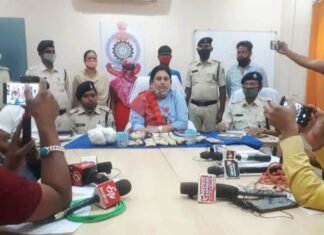 खम्हारमुड़ा में हुए अंधे कत्ल का खुलासा मृतक की पत्नि व् प्रेमी ने रचा था षड्यंत्र खम्हारमुड़ा में हुए अंधे कत्ल का खुलासा मृतक की पत्नि व् प्रेमी ने रचा था षड्यंत्र