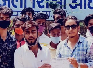 जिला संयोजक NSUI ने समझा 10-12वी के छात्राओं की समस्या DEO को सौपा ज्ञापन