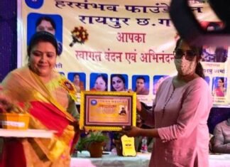 हर् संभव फाउंडेशन ने वरिष्ठ पत्रकार मेघा तिवारी व् मनोज शुक्ला को किया सम्मानित हर् संभव फाउंडेशन ने वरिष्ठ पत्रकार मेघा तिवारी व् मनोज शुक्ला को किया सम्मानित