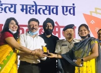 19 वां राष्ट्रीय किताब मेला के मंच पर ‘राहों के फरिश्ते’ का किया गया सम्मान 19 वां राष्ट्रीय किताब मेला के मंच पर 'राहों के फरिश्ते' का किया गया सम्मान