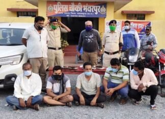 खाली पाॅल्ट्री फाॅर्म में जुआ खेलते हुए 06 लोग 92 हजार रुपए के साथ गिरफ्तार खाली पाॅल्ट्री फाॅर्म में जुआ खेलते हुए 06 लोग 92 हजार रुपए के साथ गिरफ्तार