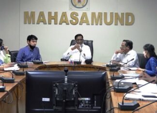 होम आइसोलेशन में रह रहें लोगों की सतत् हो निगरानी: कलेक्टर सिंह होम आइसोलेशन में रह रहें लोगों की सतत् हो निगरानी: कलेक्टर सिंह