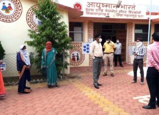 कलेक्टर ने घोड़ारी एवं बिरकोनी के स्वास्थ्य केन्द्र में टीकाकरण का लिया जायजा कलेक्टर ने घोड़ारी एवं बिरकोनी के स्वास्थ्य केन्द्र में टीकाकरण का लिया जायजा