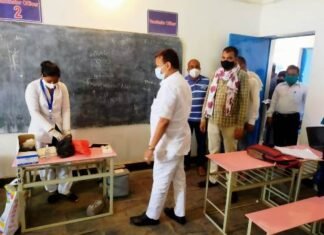 टीका केंद्रों में पहुंचे संसदीय सचिव,वैक्सीन लगवाने वाले से लोगों को प्रेरित करने को कहा टीका केंद्रों में पहुंचे संसदीय सचिव,वैक्सीन लगवाने वाले से लोगों को प्रेरित करने को कहा