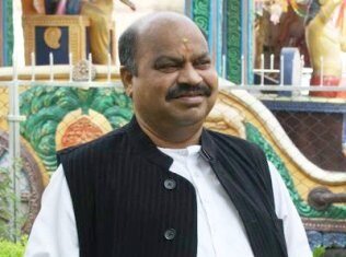 पेट्रोल पंप-गैस एजेंसी के वर्कर को भी माने फ्रंटलाइन,टीकाकरण में मिले वरीयता: मिश्रा पेट्रोल पंप-गैस एजेंसी के वर्कर को भी माने फ्रंटलाइन,टीकाकरण में मिले वरीयता: मिश्रा