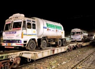 भारतीय रेल ने चिकित्सा ऑक्सीजन की आपूर्ति के अपने अभियान को निरंतर जारी रखा भारतीय रेल ने चिकित्सा ऑक्सीजन की आपूर्ति के अपने अभियान को निरंतर जारी रखा
