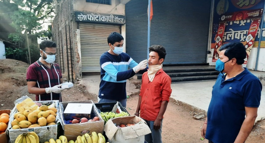 नगरीय क्षेत्रों में सब्जी, फल, दूध, दवा, किराना विक्रेताओं का किया गया एंटीजन टेस्ट