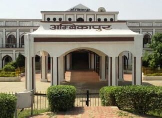 प्रशासन ने छापामार कर अस्पताल को किया सील लगाया 50 हजार रुपए का जुर्माना लॉकडाउन में दुकान खोल कपड़ा बेचने से दुकानदार पर लगा 30 हजार का जुर्माना