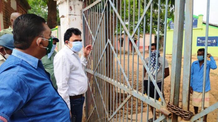 प्रवासी मजदूरों के लिए बने क्वारंटाइन सेंटर के निरीक्षण किया संसदीय सचिव यादव ने