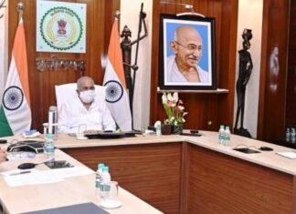 वर्षा की आपबीती सुनकर CM हुए भावुक, प्रशंसा करते हुए कहा मानवता की अनुपम मिसाल वर्षा की आपबीती सुनकर CM हुए भावुक, प्रशंसा करते हुए कहा मानवता मिसाल