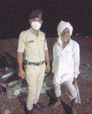 सैनिक शुभम की मानवता ने पुलिस महकमे को किया गौरवान्वित सैनिक शुभम की मानवता ने पुलिस महकमे को किया गौरवान्वित