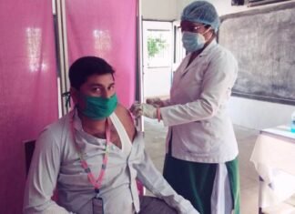 जिले के सभी विकासखण्ड मुख्यालयों में अलग से बनाए गए एक-एक टीकाकरण केन्द्र