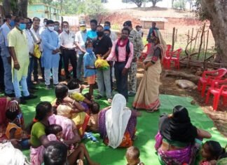 डोंगरगढ़ के विधायक बघेल ने वनांचल के अंतिम छोर में बसे गांव में किया जनसंपर्क डोंगरगढ़ के विधायक बघेल ने वनांचल के अंतिम छोर में बसे गांव में किया जनसंपर्क