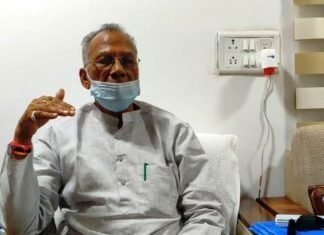 जेल मंत्री ने दीवार फाँदकर 5 कैदी फरार होने की घटना पर कार्रवाई करने का दिए निर्देश जेल मंत्री ने दीवार फाँदकर 5 कैदी फरार होने की घटना पर कार्रवाई करने का दिए निर्देश