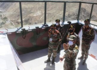 चीफ ऑफ डिफेंस ने वास्तविक नियंत्रण रेखा के साथ लगे क्षेत्रों का किया दौरा चीफ ऑफ डिफेंस ने वास्तविक नियंत्रण रेखा के साथ लगे क्षेत्रों का किया दौरा