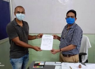 मुख्य सचिव की संवेदनशील पहल,अमेरिका जाने वाले युवा को समय पूर्व लगा टीका मुख्य सचिव की संवेदनशील पहल,अमेरिका जाने वाले युवा को समय पूर्व लगा टीका