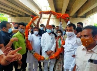 संसदीय सचिव की अगुवाई में प्रभारी व् गृहमंत्री साहू का किया आत्मीय स्वागत संसदीय सचिव की अगुवाई में प्रभारी व् गृहमंत्री साहू का किया आत्मीय स्वागत