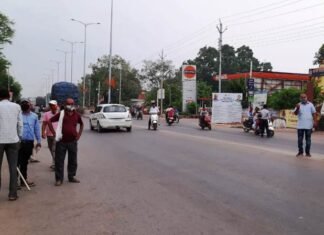 लॉक डाउन का उल्लंघन करने व् बिना मास्क घूमने वालों पर हुई कार्रवाई लॉक डाउन का उल्लंघन करने व् बिना मास्क घूमने वालों पर हुई कार्रवाई