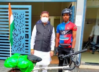 कुणाल ने साइकिल यात्रा कर लोगों को वैक्सीन लगवाने के लिए किया प्रेरित वैक्सीन लगवाने के लिए प्रेरित करने लोगों में जागरूकता लाने के उद्देश्य से शहर के नयापारा निवासी कुणाल यादव ने जिले में सायकल से भ्रमण किया। 5 दिवसीय