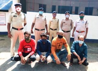 लग्जरी कार के साथ 07 आरोपी को पुलिस ने किया गिरफ्तार लग्जरी कार के साथ 07 आरोपी को पुलिस ने किया गिरफ्तार