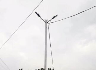 केन्द्रीय विद्यालय से रमनटोला जाने वाले मार्ग पर ट्यूबलर पोल में लगा स्ट्रीट लाइट केन्द्रीय विद्यालय से रमनटोला जाने वाले मार्ग पर ट्यूबलर पोल में लगा स्ट्रीट लाइट