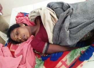 पति ने पत्नी,सास व् साली पर चाक़ू से किया वार घायल साली की हुई मौत आरोपी फरार पति ने पत्नी,सास व् साली पर चाक़ू से किया वार घायल साली की हुई मौत आरोपी फरार