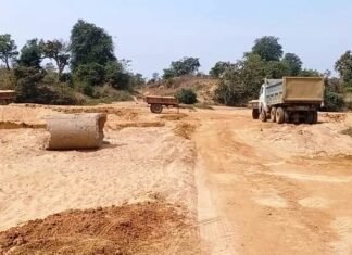 अवैध रेत उत्खनन की शिकायत पर कलेक्टर व एसपी ने किया मौके का मुआयना-बलरामपुर अवैध रेत उत्खनन मामले में कार्रवाई न होने पर अधिकारियों पर गिरेगी गाज CM बघेल