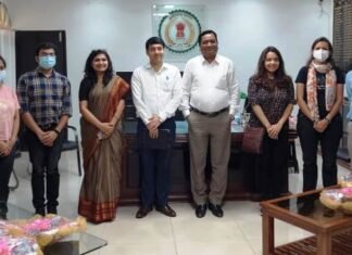 7 प्रशिक्षु IAS अधिकारियों ने कलेक्टर सिंह से की सौजन्य मुलाकात 7 प्रशिक्षु IAS अधिकारियों ने कलेक्टर सिंह से की सौजन्य मुलाकात
