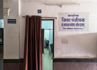 तहसील कार्यालय परिसर में स्तिथ दो स्टाम्प वेन्डरों के लाईसेंस निलंबित तहसील कार्यालय परिसर में स्तिथ दो स्टाम्प वेन्डरों के लाईसेंस निलंबित