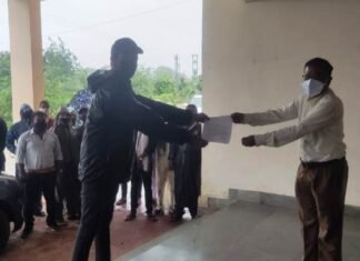 परीक्षा परिणाम में विसंगतियों से छात्र परेशान,जल्द दूर करें विश्व विद्यालय:अभाविप परीक्षा परिणाम में विसंगतियों से छात्र परेशान,जल्द दूर करें विश्व विद्यालय:अभाविप
