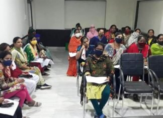 शहर में पुरे 50 महिलाओं की टीम जाएगी डोर टू डोर,लेगी वैक्सीनेशन की जानकारी शहर में पुरे 50 महिलाओं की टीम जाएगी डोर टू डोर,लेगी वैक्सीनेशन की जानकारी