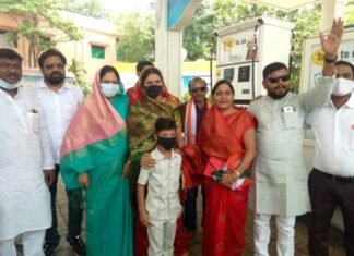 महंगाई के खिलाफ पेट्रोल पंप पर धरना प्रदर्शन में सम्मिलित हुई धरसीवा विधायक महंगाई के खिलाफ पेट्रोल पंप पर धरना प्रदर्शन में सम्मिलित हुई धरसीवा विधायक