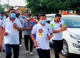 स्वतंत्रता दौड़ में स्कूली बच्चों -जनप्रतिनिधि व् अफसरों ने लगाई दौड़ स्वतंत्रता दौड़ में स्कूली बच्चों -जनप्रतिनिधि व् अफसरों ने लगाई दौड़