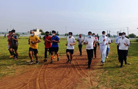 जिला स्तरीय स्वतंत्रता दौड़ सहित सद्भावना फुटबॉल मैच का किया गया आयोजन