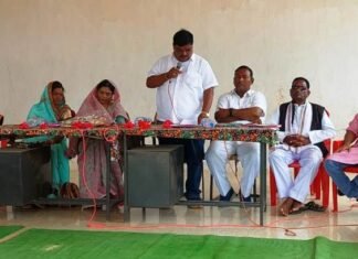 गांधी ग्राम तमोरा में मासिक पत्रिका ” महासमुंद वाणी ” का किया गया विमोचन गांधी ग्राम तमोरा में मासिक पत्रिका " महासमुंद वाणी " का किया गया विमोचन