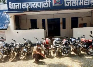 चोरी के 10 मोटर सायकल के साथ एक आरोपी को पुलिस ने किया गिरफ्तार चोरी के 10 मोटर सायकल के साथ एक आरोपी को पुलिस ने किया गिरफ्तार